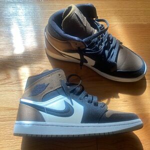 NIKE Jordan 1 Mid’s